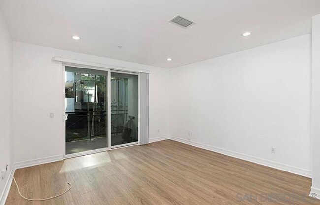 Building Photo - 525 Eleventh Ave