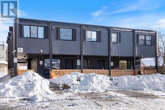 Building Photo - 985 Kingsway Dr