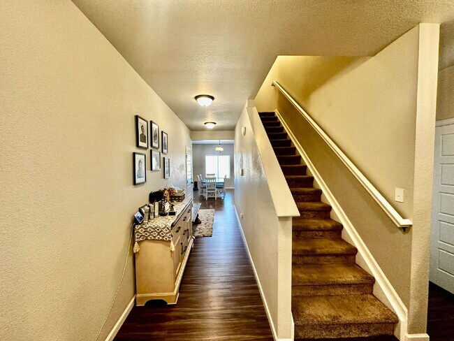 Foto del edificio - "Experience Spacious Living: 5-Bed, 3-Bath...