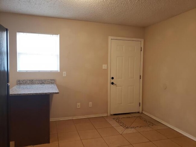 Building Photo - 1 bedroom in Hobbs NM 88240