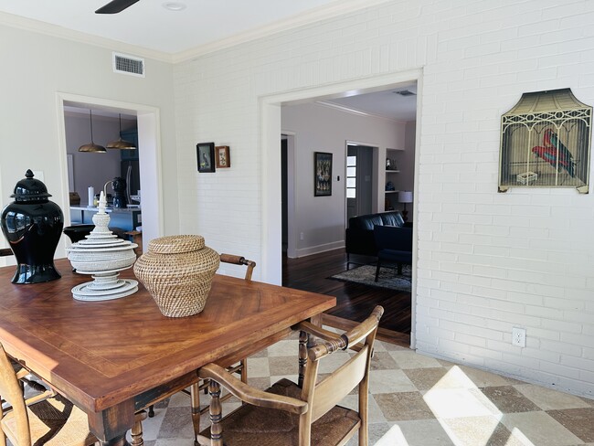 Elegantemente amueblado - 2506 Rosedale St