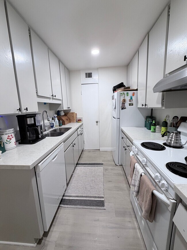 Foto del edificio - 4823 Collwood Blvd