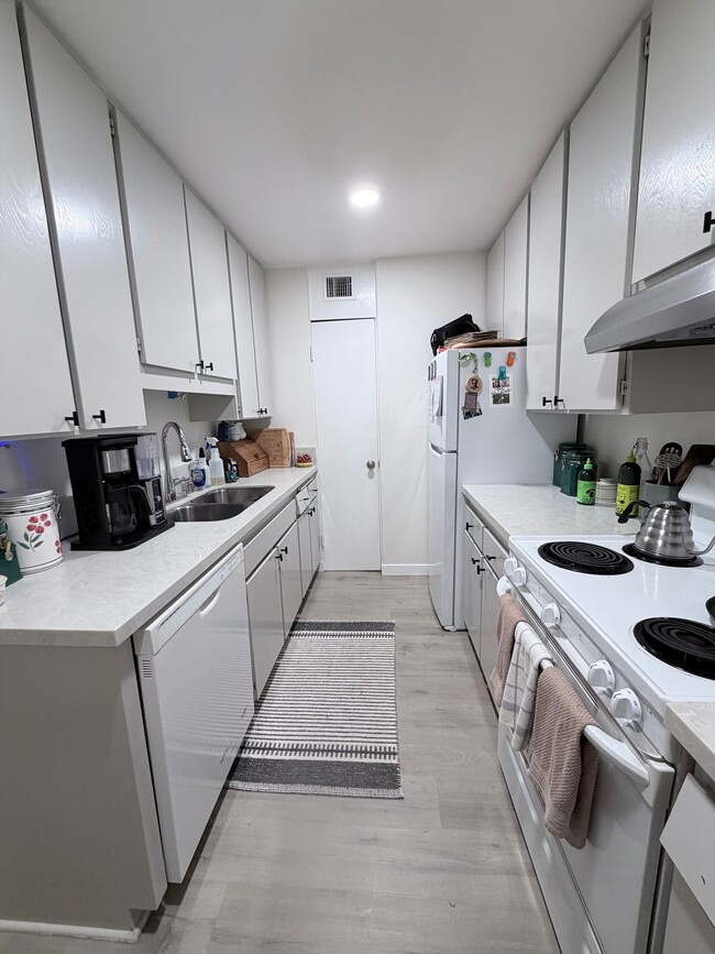 Building Photo - 4823 Collwood Blvd
