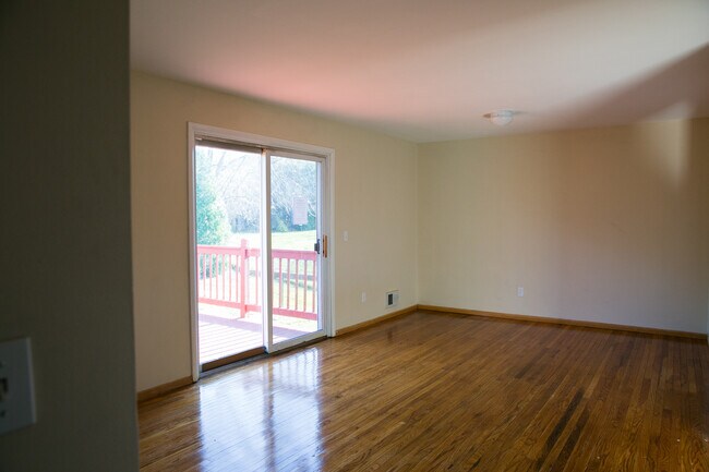 Foto principal - 244 Vollmer Pkwy