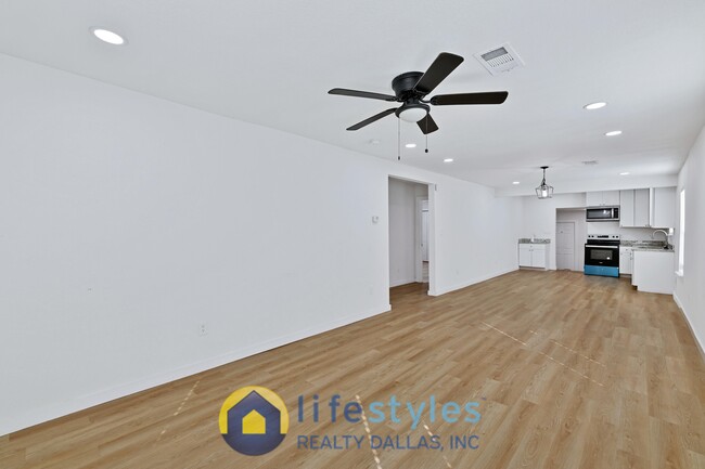 Building Photo - 4015 Spring Ave