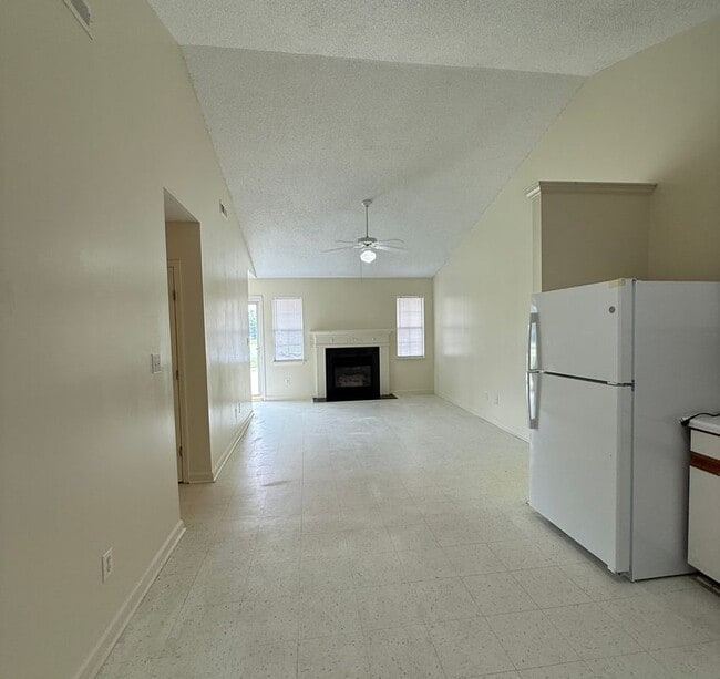 Building Photo - 3200 Parkway Ct