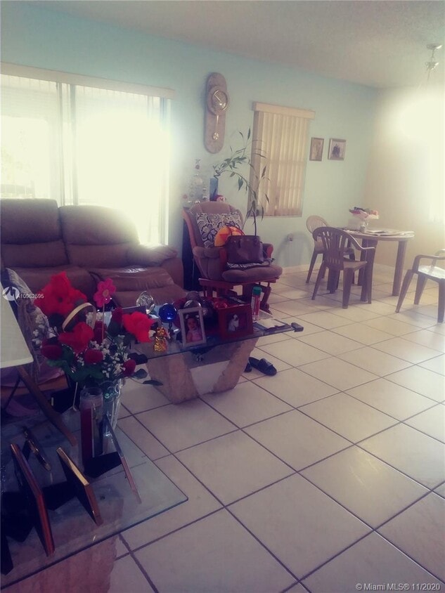 Foto principal - 4980 E Sabal Palm Blvd