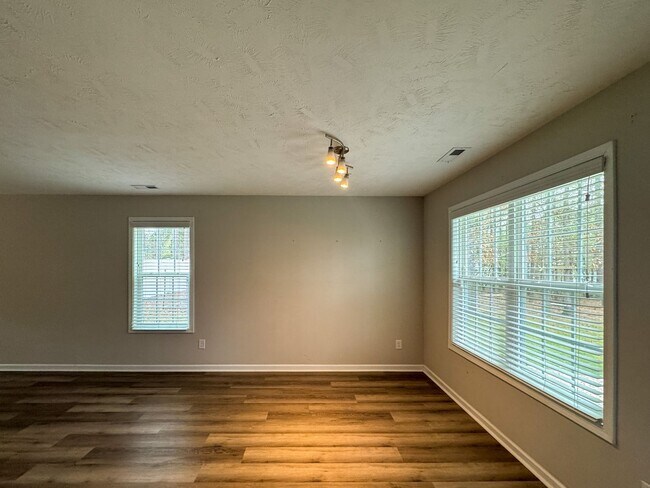 Foto del edificio - Well-Maintenance 4 Bed 2.5 Bath Hoke County Home