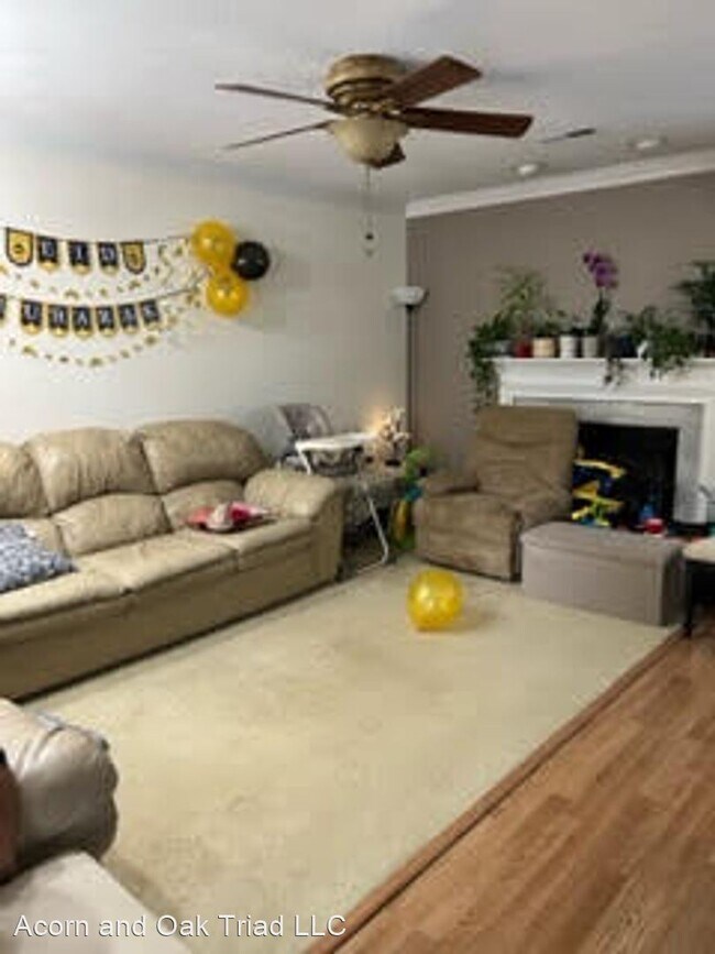 Building Photo - 3 br, 2.5 bath House - 30 Cedar Knoll Dr