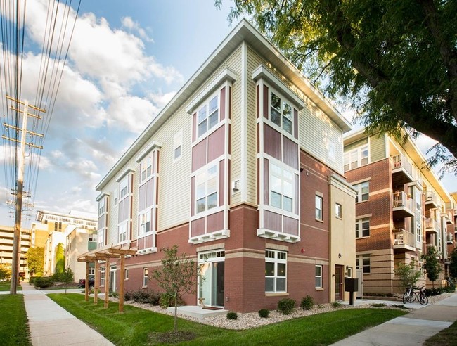 Foto del edificio - Greenbush Apartments