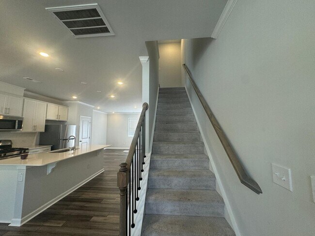 Building Photo - MUST SEE Beautiful three story Townhome!!