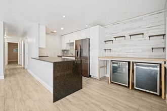 Building Photo - 826 SW 14th St