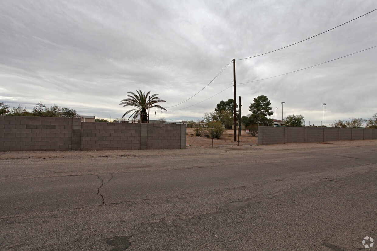 Building Photo - 175 W Van Haren Ave