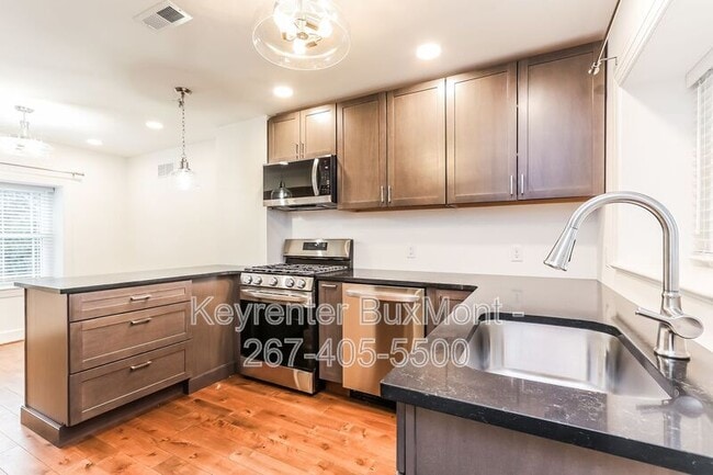 Building Photo - 529 B St