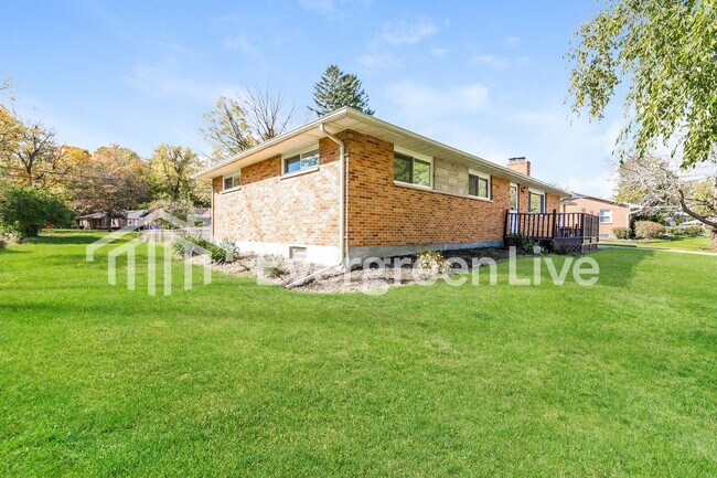 Foto del edificio - 120 Hilltop Dr