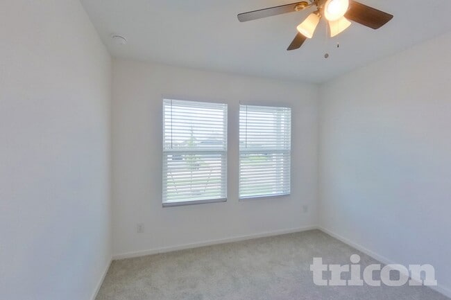 Building Photo - 807 Ginkgo Wy