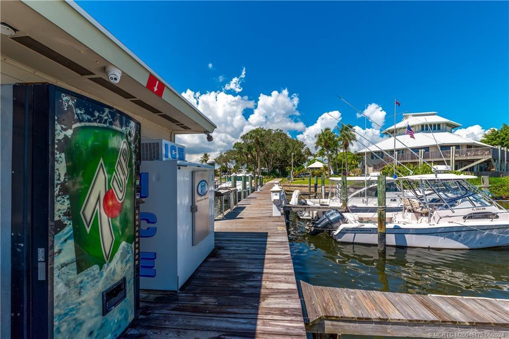 Foto del edificio - 3901 SE St Lucie Blvd