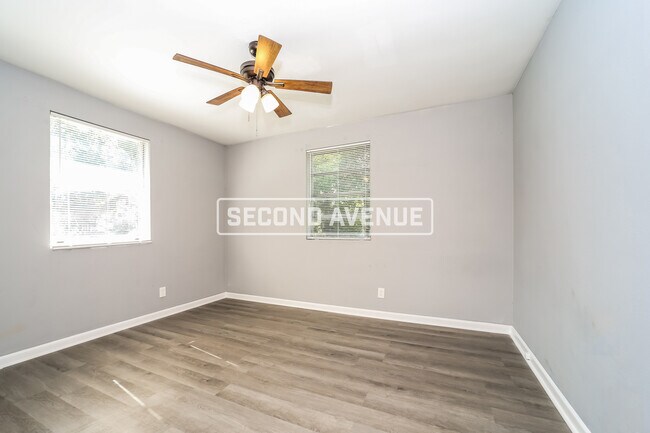 Foto del edificio - 1556 W 2nd St