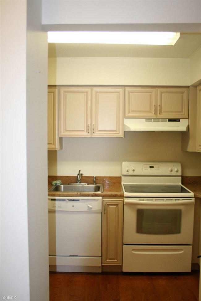 1525 E Putnam Ave, Old Greenwich, CT 06870 Condo for Rent in Old