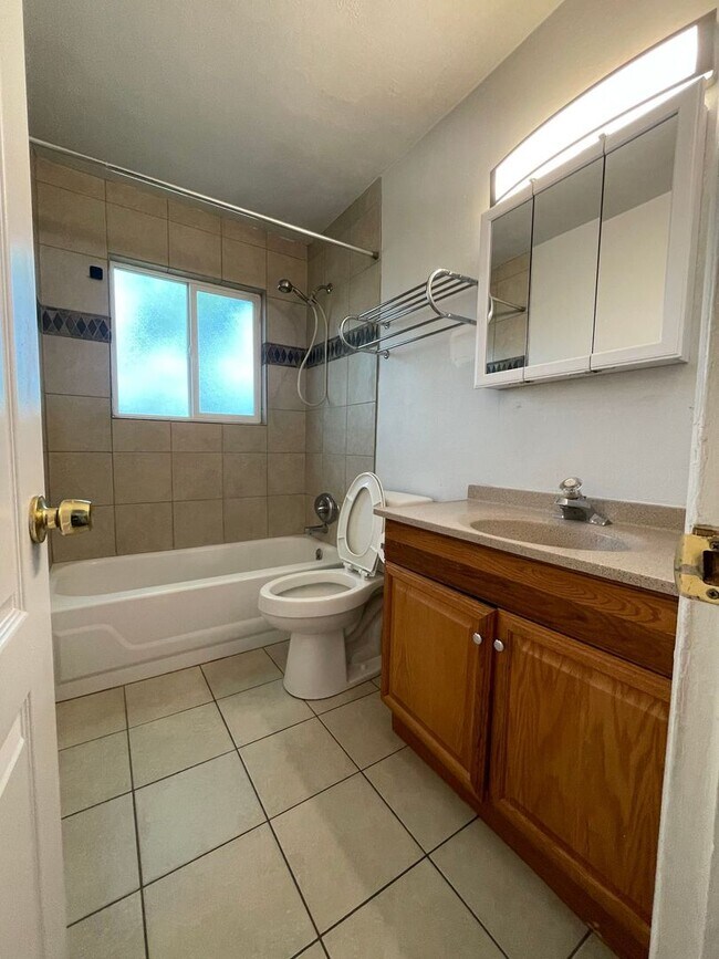 Foto del edificio - 6351 Chippewa Rd