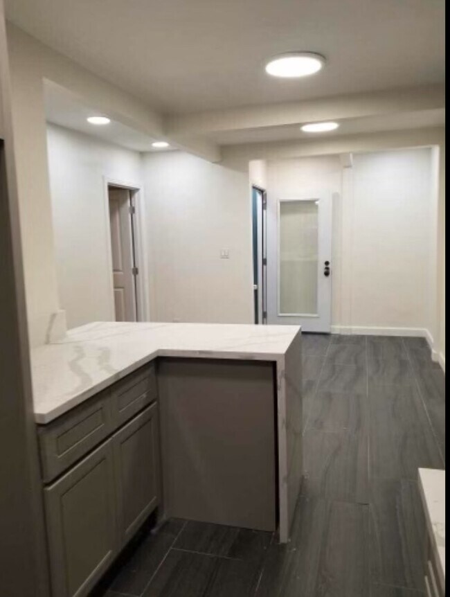 Foto del edificio - 8315 S Central Ave
