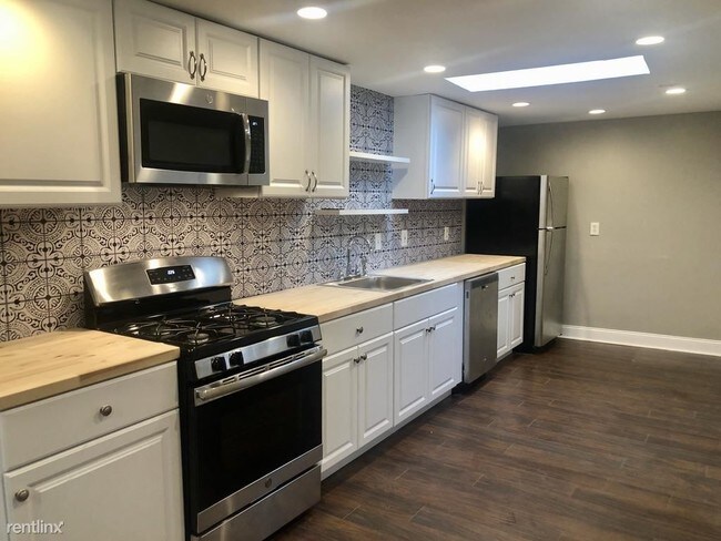Foto del edificio - 6855 N Franklin St