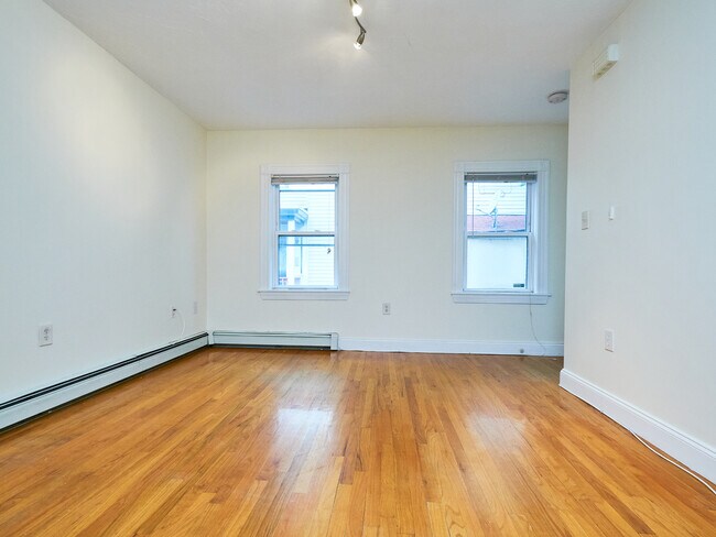 Building Photo - 2 Bay State Pl