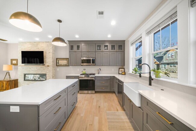 Foto del edificio - Fully Furnished | Asheville Area | 3–12 Month Leases Available