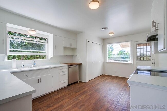 Building Photo - 203 E 10th Ave