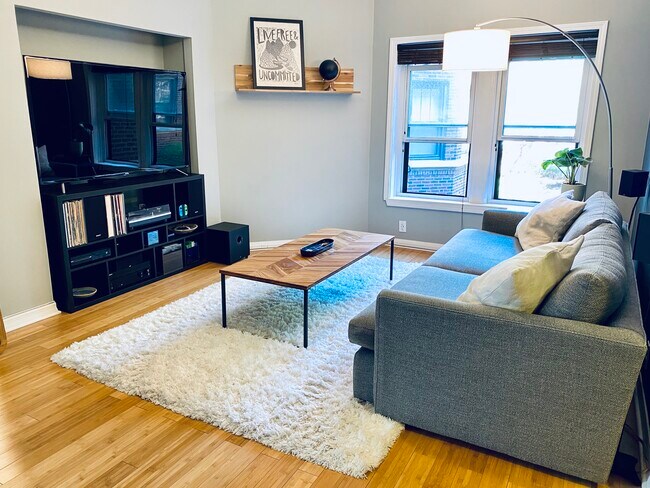 Foto del edificio - 531 W Brompton Ave