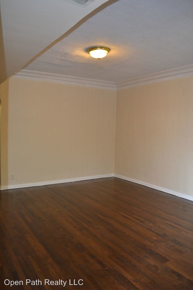 Building Photo - 4820 N Albany Ave