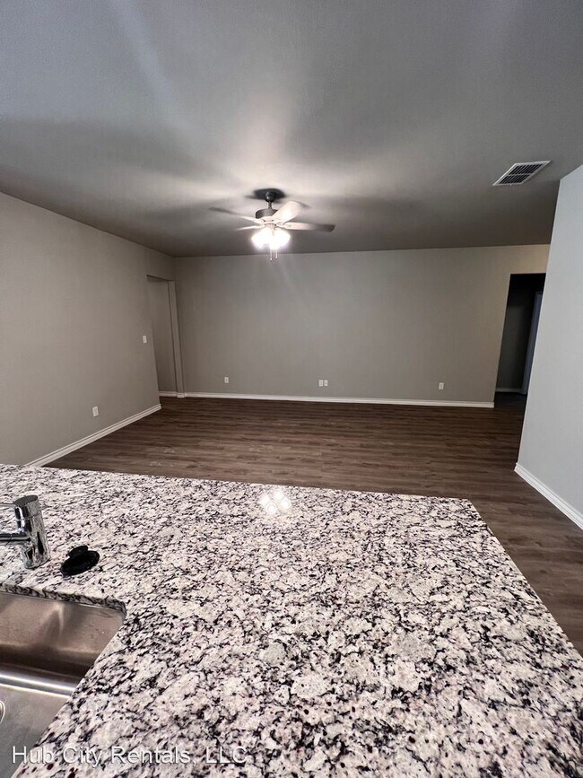 Foto del edificio - 4 br, 2 bath House - 7737 96th St
