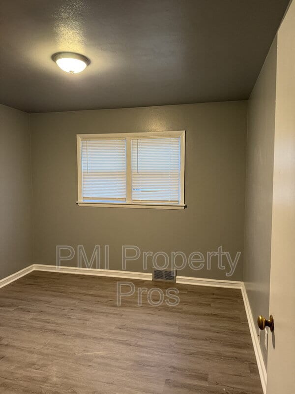 Building Photo - 5262 N Teutonia Ave