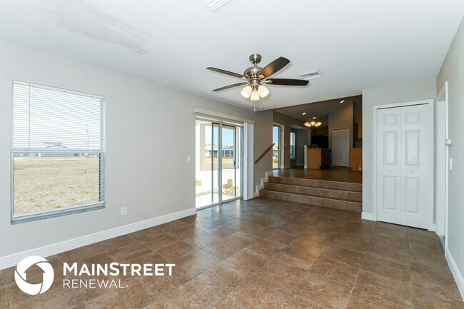 Building Photo - 1002 SW 4th Ave