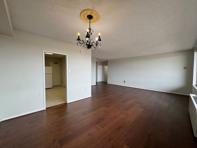 Foto del edificio - Bright and Spacious 1 Bed 1 Bath Condo Wit...