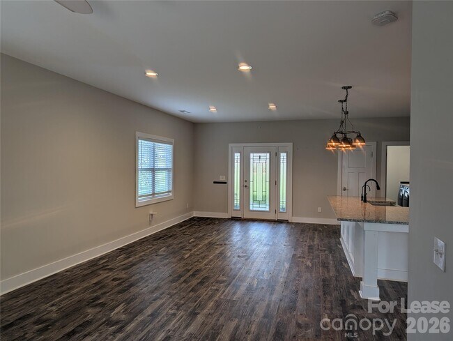 Building Photo - 113 Mainview Dr