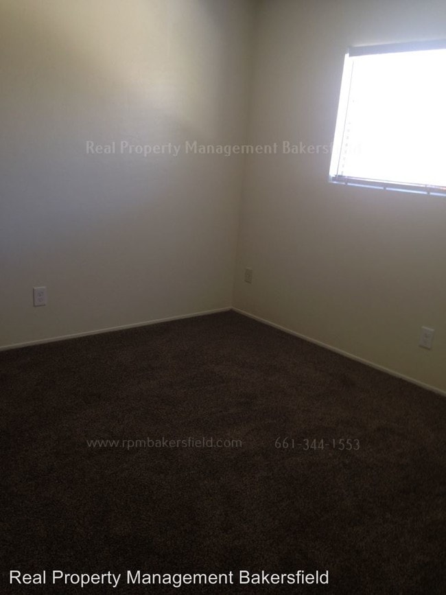 Building Photo - 2208 Courtleigh Dr