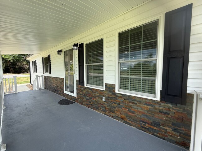Building Photo - 2 Bedroom 2 Bath Home in Greene County, TN
