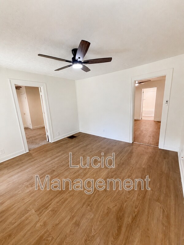 Building Photo - 1221 Vim Dr