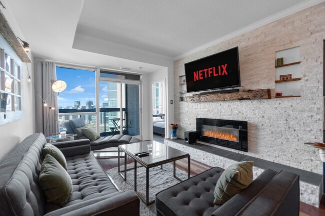 Building Photo - 219 Fort York Blvd