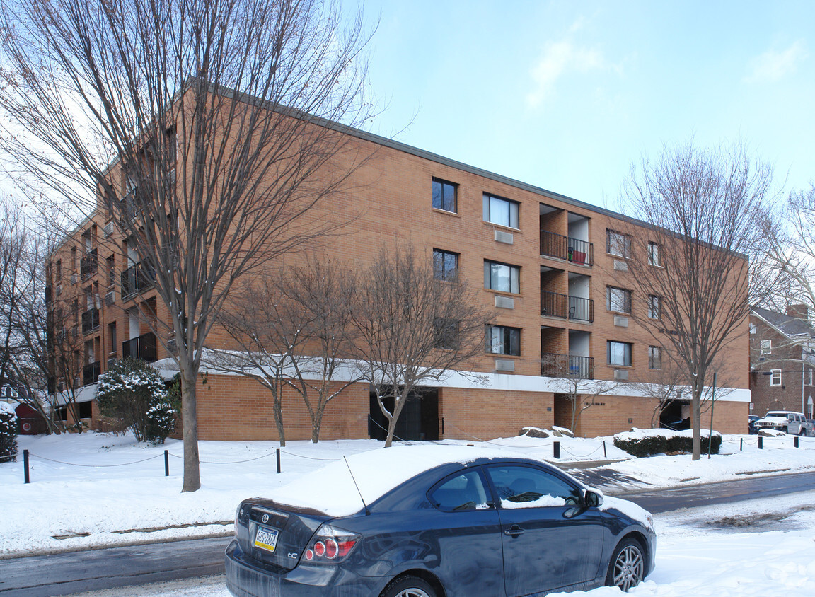 Foto principal - Fairmount East Apartments I