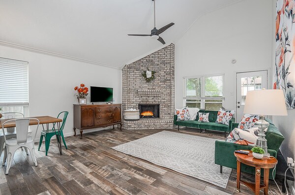 Foto del edificio - 718 Regency Ct