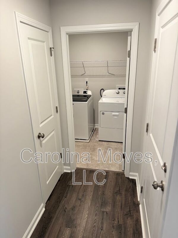 Foto del edificio - 527 Winding Meadow Ln