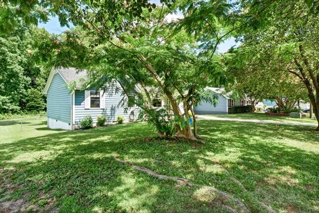 Building Photo - 221 Pollard Dr