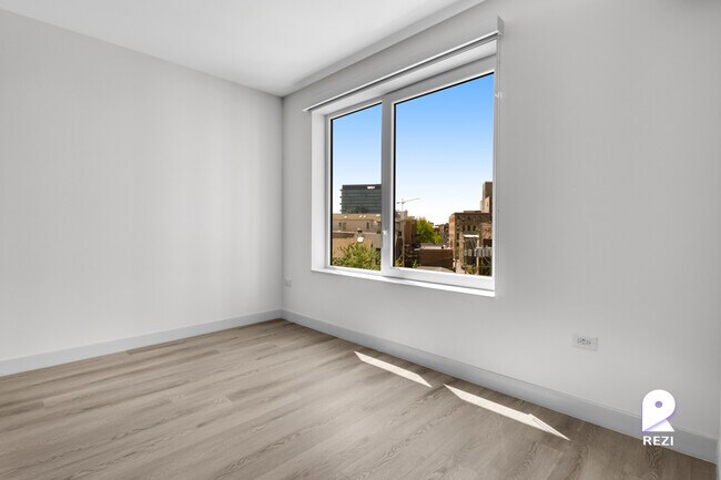 Foto del edificio - 670 N May St