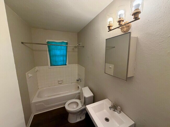Foto del edificio - 616-622 14th St Quadplex