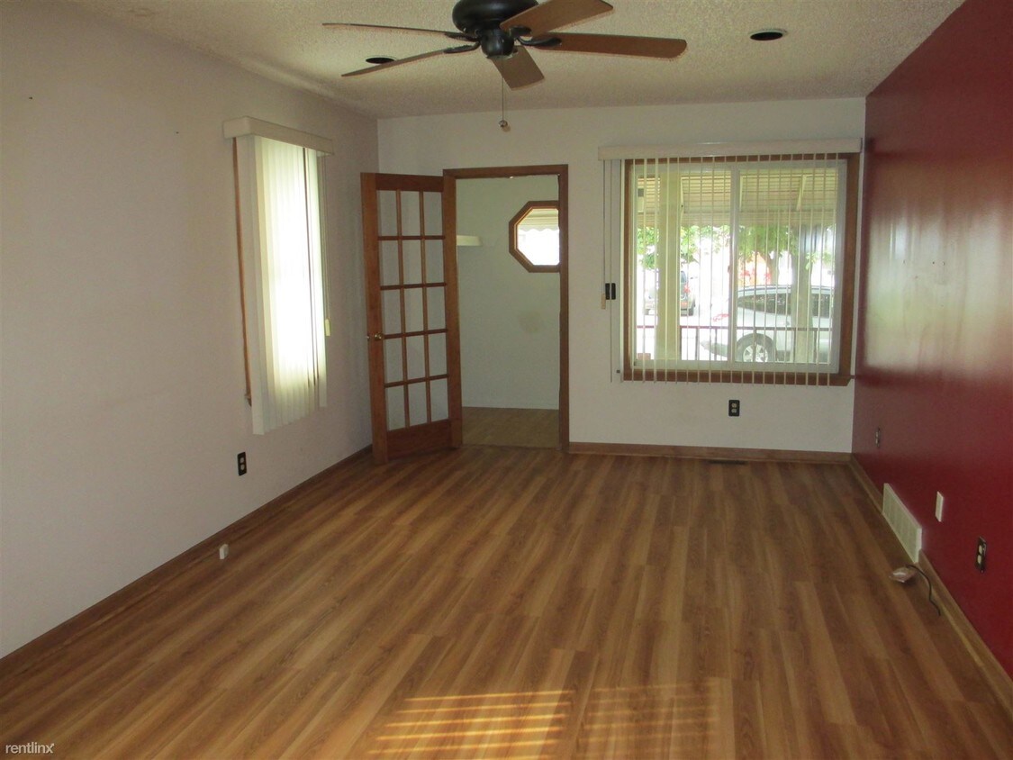 23124 Couzens Ave, Hazel Park, MI 48030 House for Rent in Hazel Park