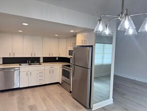 Building Photo - 2039 Rexford A
