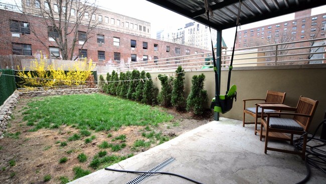 Building Photo - 237 W 123rd St
