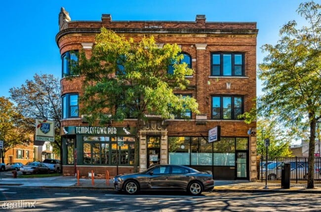 Building Photo - 3135 W Montrose Ave